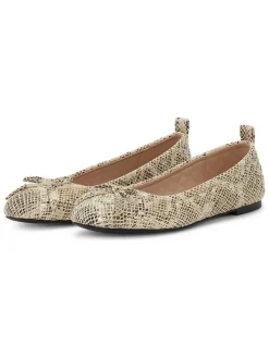 Ballerina's beige