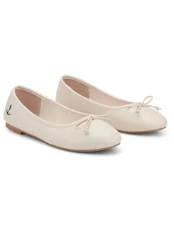 Ballerina's beige