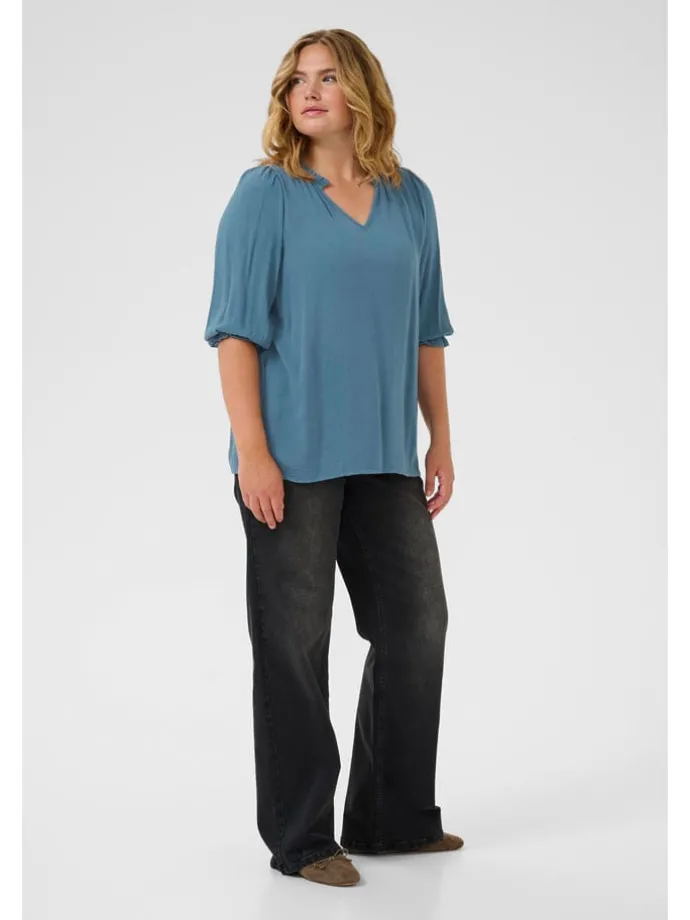 Blouse "Kiv" lichtblauw