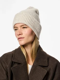 Gebreide muts beige