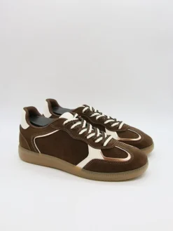 Sneakers bruin