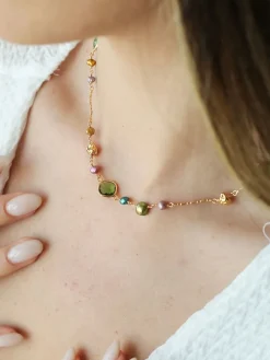 Vergulde ketting met edelstenen en parels - (L)50 cm