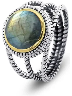 Vergulde ring met edelsteen