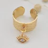 Vergulde ring met edelsteen