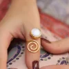Vergulde ring met edelsteen