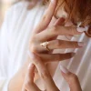 Vergulde ring met parelmoer