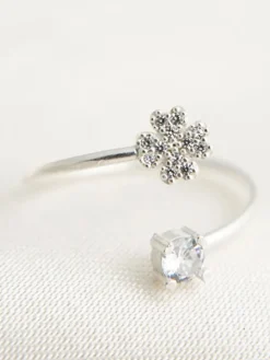 Zilveren ring met edelstenen